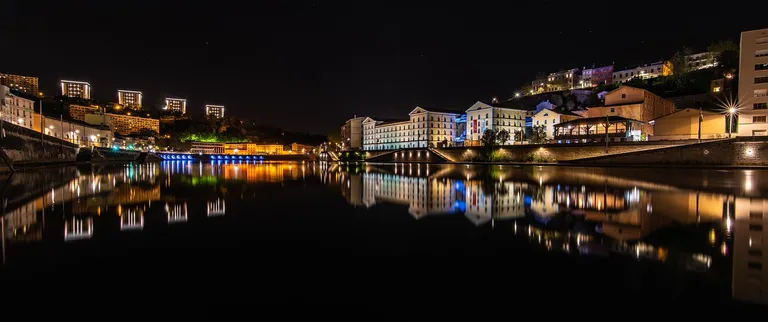 découvrez em lyon, l'une des écoles de commerce les plus renommées de france, offrant des programmes innovants et une formation de qualité pour préparer les leaders de demain dans un environnement international stimulant.