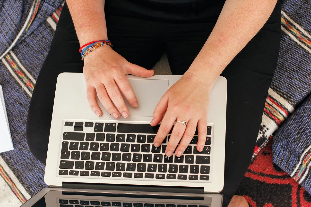 découvrez les avantages du télétravail : flexibilité, productivité accrue et équilibre vie professionnelle-vie personnelle. adoptez un mode de travail moderne et optimisé adapté aux enjeux d'aujourd'hui.